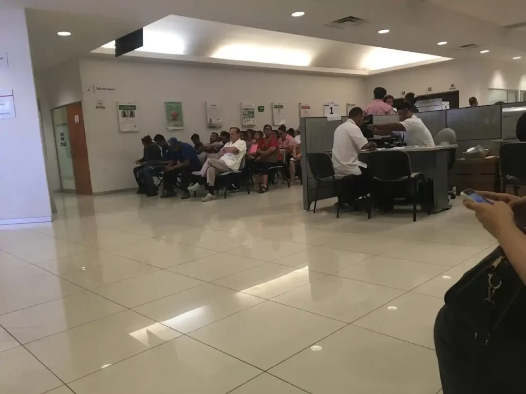Sala de atención dentro de la oficina SAT en Ciudad Juárez