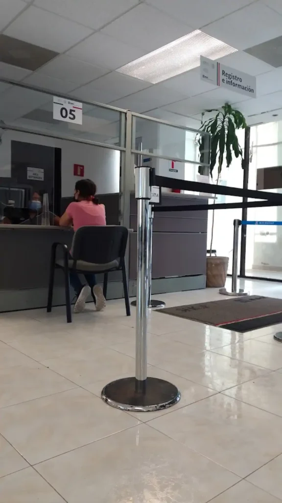 Sala de atención dentro de la oficina SAT en Monclova