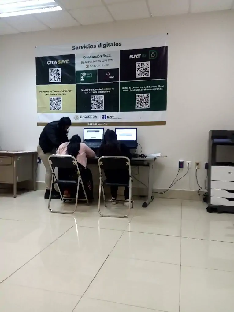 Sala de atención dentro de la oficina SAT en San Cristóbal de las Casas