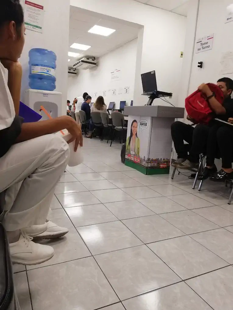Sala de atención dentro de la oficina SAT en Tapachula