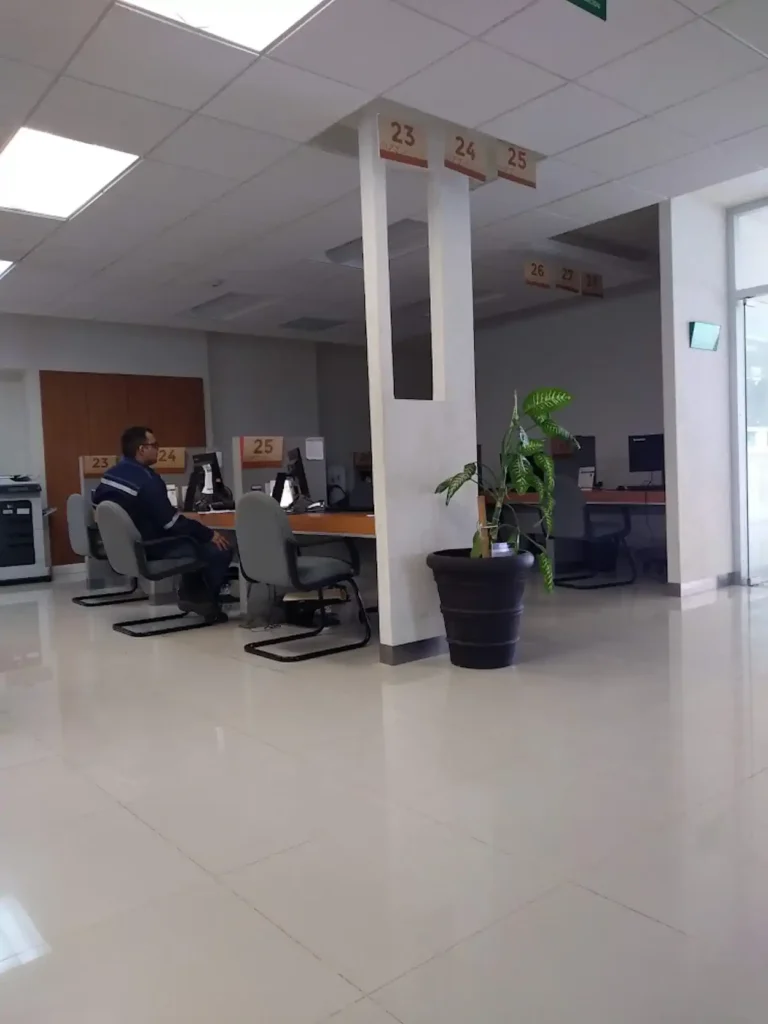 Sala de atención dentro de la oficina SAT en Torreón